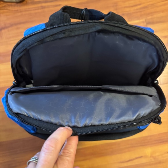 NET OGIO laptop backpack - Picture 6 of 8